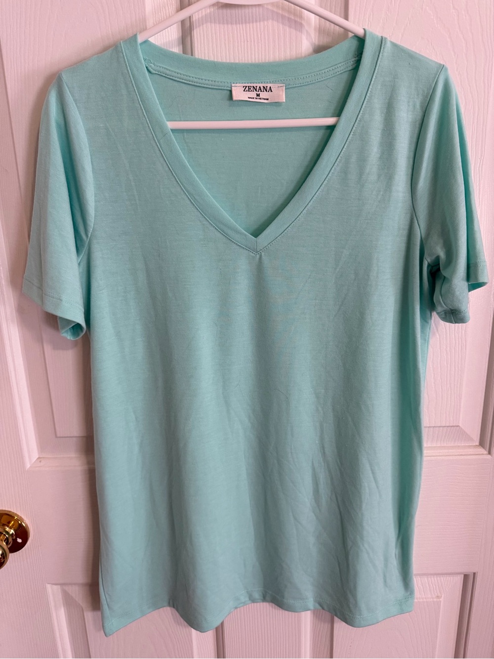 NWOT Zenana Outfitters Mint V-Neck Short Sleeve Tee